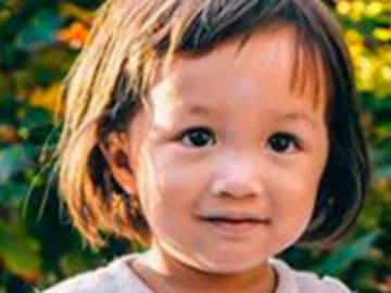 Hace las obras de arte más bonitas con solo 2 años de edad