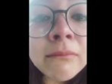 Le sacan las muelas del juicio y su reacción la comparte en YouTube