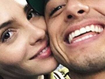 Con tierno mensaje Chicharito Hernández presume su amor