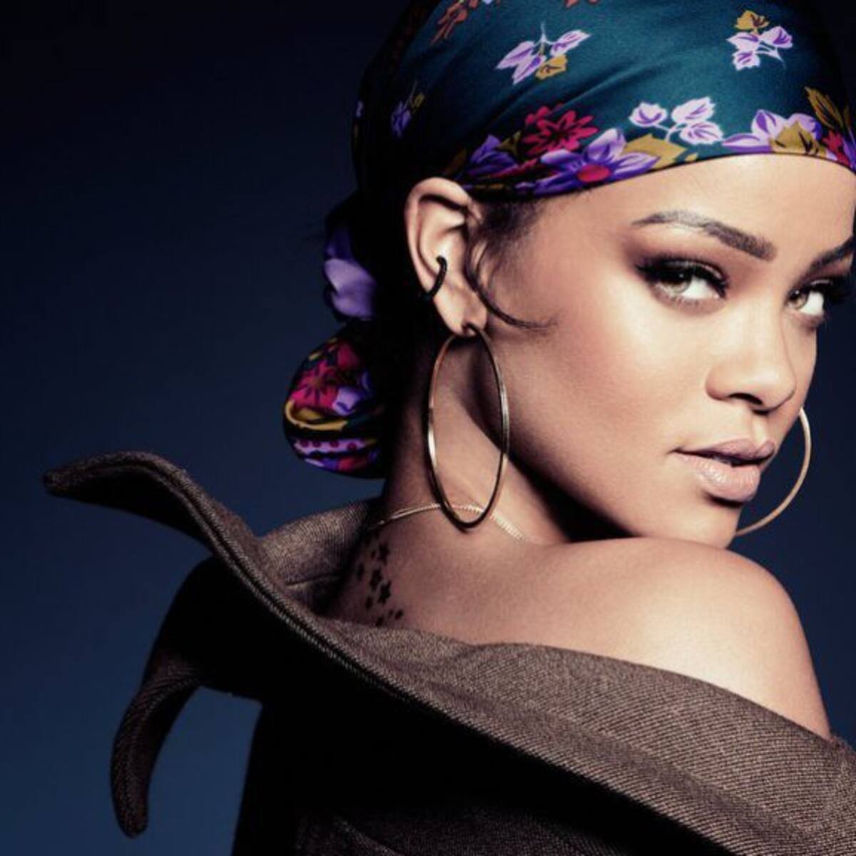 Lewis Hamilton gasta mucho para conquistar a Rihanna