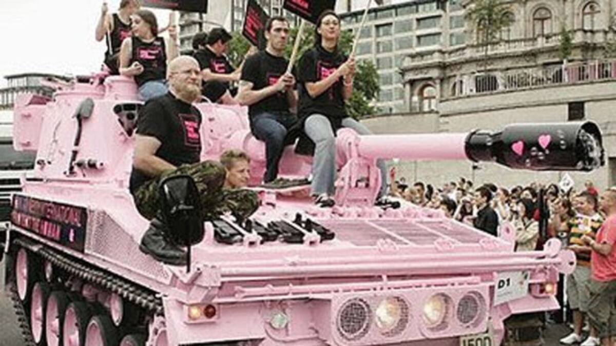 Estados Unidos promete utilizar la “Bomba Gay”