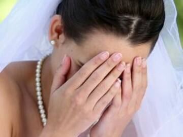 NOVIA EXHIBE A SU NOVIO INFIEL EN PLENA BODA