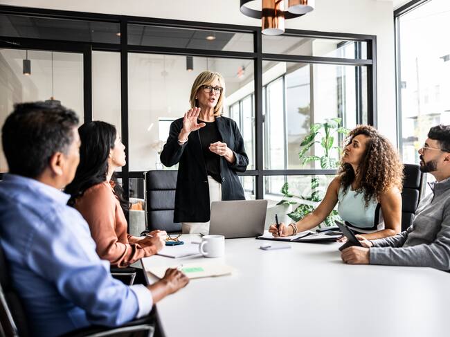 Para mostrar profesionalismo entran al juego tu ropa, tu lenguaje corporal e incluso tu manera de escribir mensajes y de comunicarte.