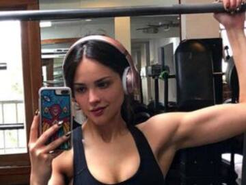 Leggins de Eiza se transparentan y muestran su diminuta ropa interior