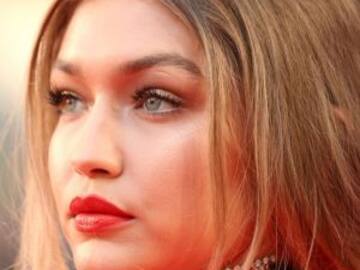 Iza Ijzerman, la modelo que es idéntica a Gigi Hadid pero curvilínea