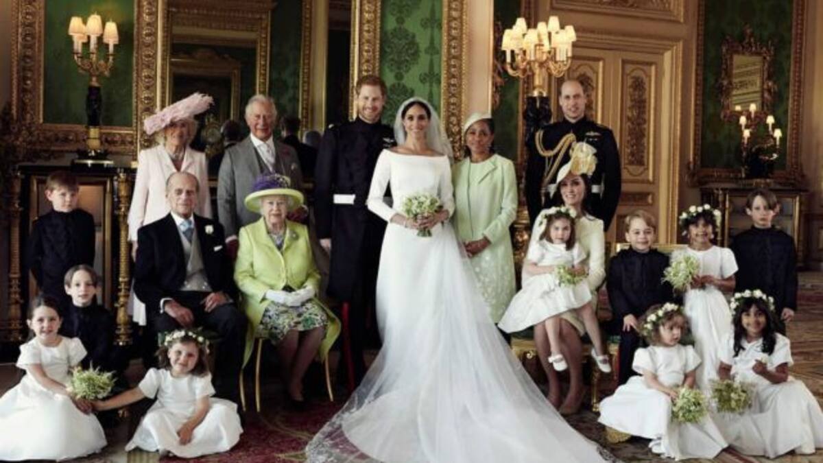 Harry y Meghan revelan primeras fotos oficiales como familia