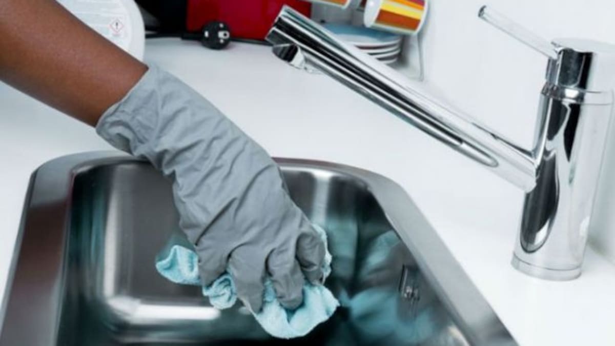 Comprobado, para ser feliz necesitas a alguien que limpie tu casa