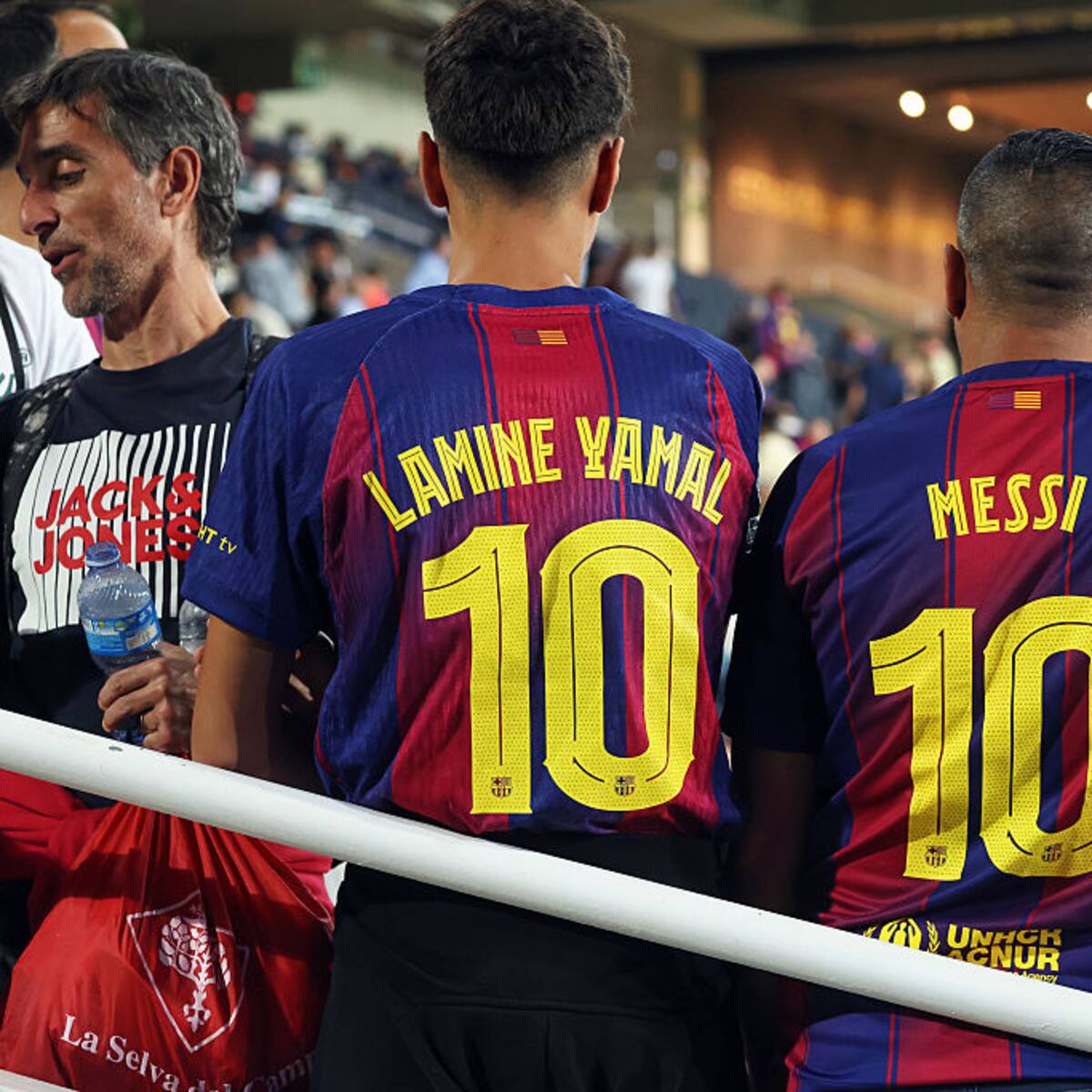 ¿Todo ya está escrito en el fútbol? Foto de Messi y Lamine Yamal de casi dos décadas, desata teoría viral de que todos los triunfos ya están pactados