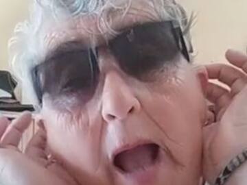 Abuelita hace reto Ropa Cara de Camilo y se viraliza