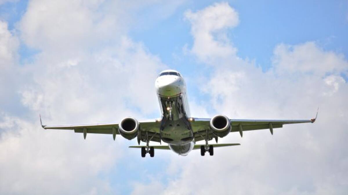 Mujer decide divorciarse momentos antes de despegar