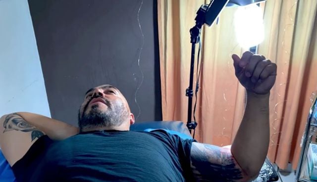 Lupillo Rivera comparte cómo se quitó el tatuaje de Belinda