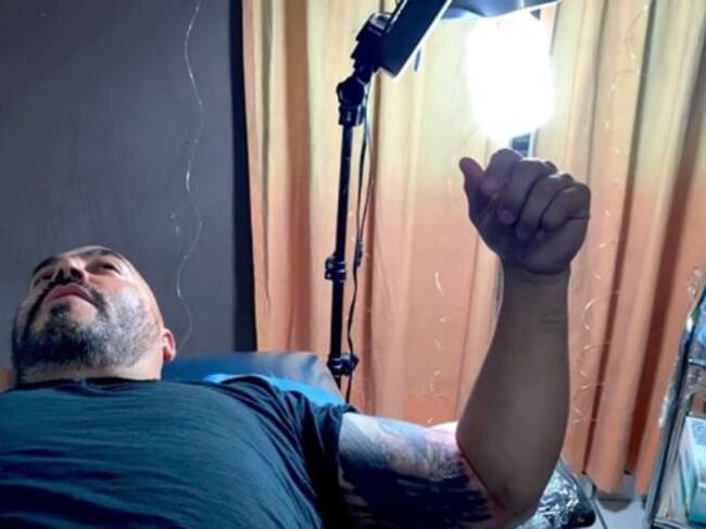 Lupillo Rivera comparte cómo se quitó el tatuaje de Belinda