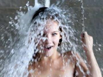 ¿Porqué las personas limpias se bañan por la noche y no por la mañana?