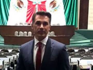 Sergio Mayer cae en la broma y confunde a actor porno