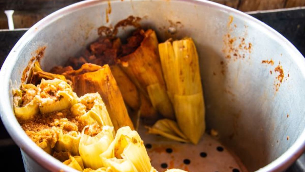 Abuelita agradece con 800 tamales a médicos que le salvaron la vida