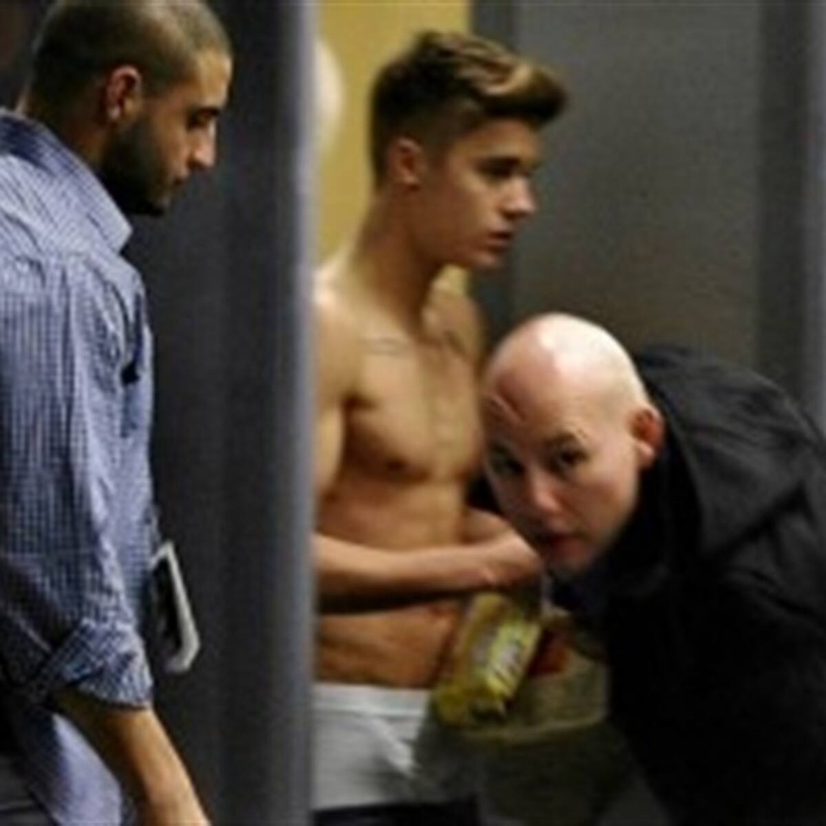 Bieber desnudo en el aeropuerto