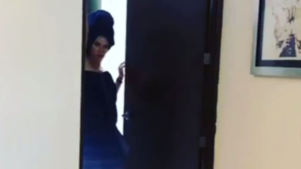 Ingrid Coronado se quita la toalla para sus fans