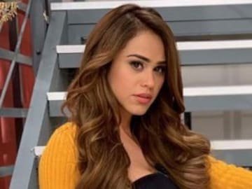 Yanet García canta y todos la abuchean