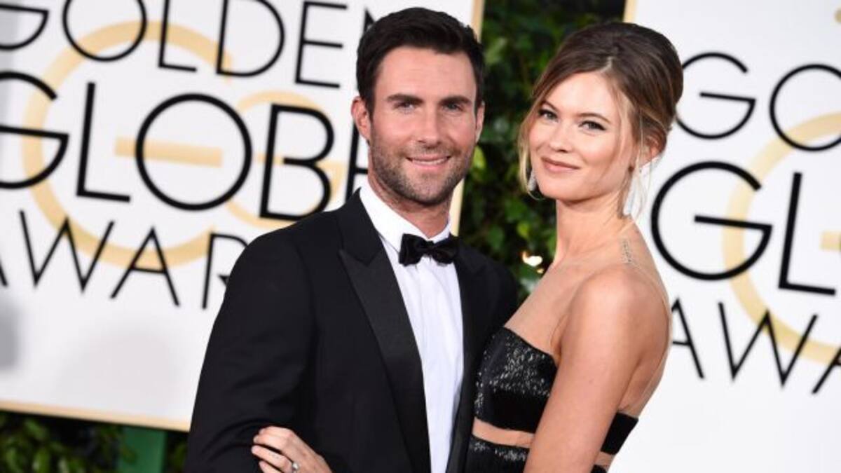Esposa de Adam Levine posa con poca ropa (FOTO)