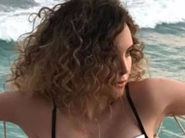 Critican a Belinda por foto en traje de baño