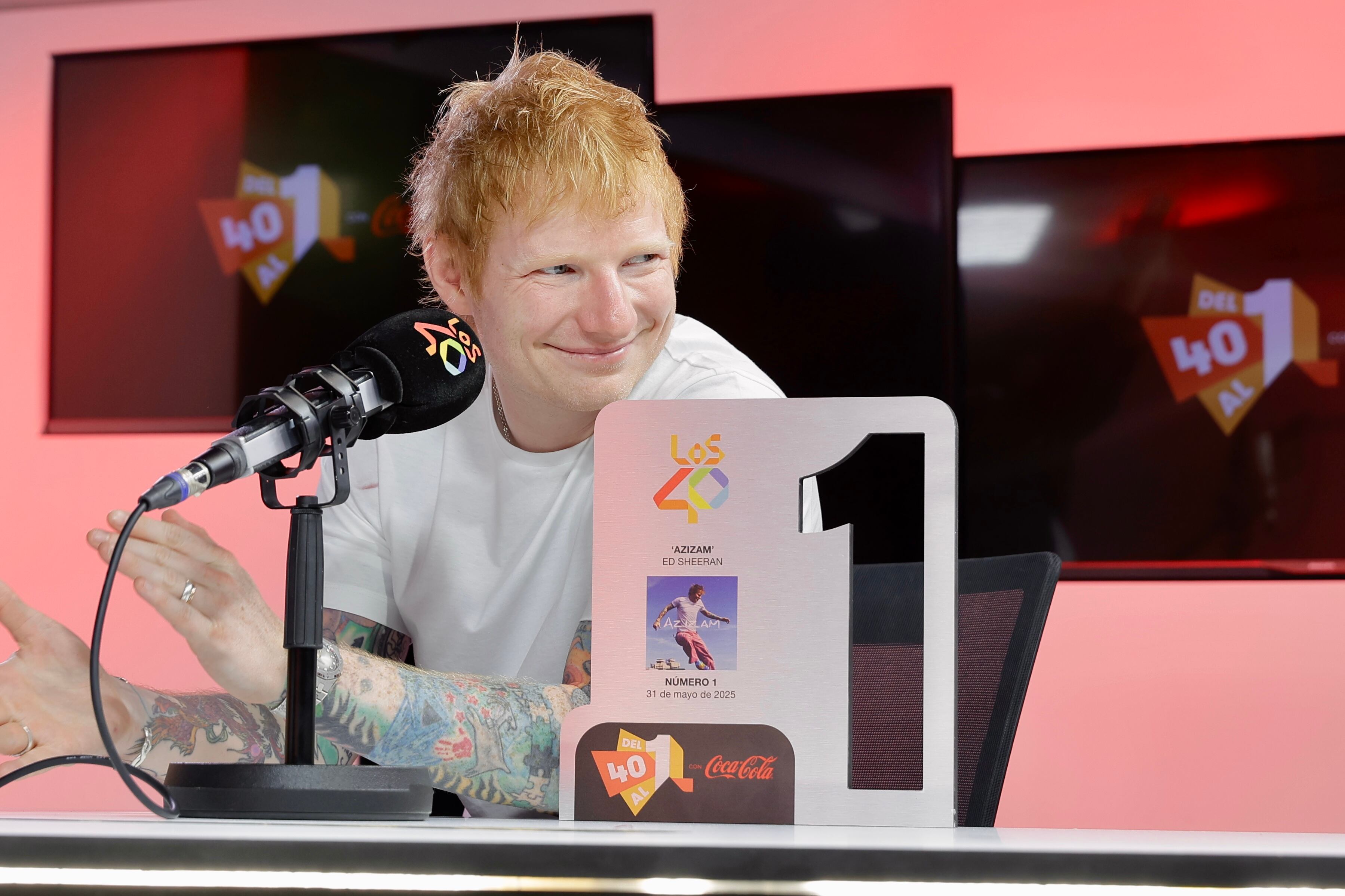 Ed Sheeran, de visita en 'Del 40 al 1 Coca Cola', con Tony Aguilar, 31 de mayo de 2025.