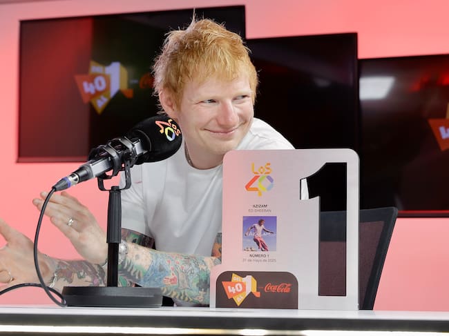 Ed Sheeran, de visita en 'Del 40 al 1 Coca Cola', con Tony Aguilar, 31 de mayo de 2025.