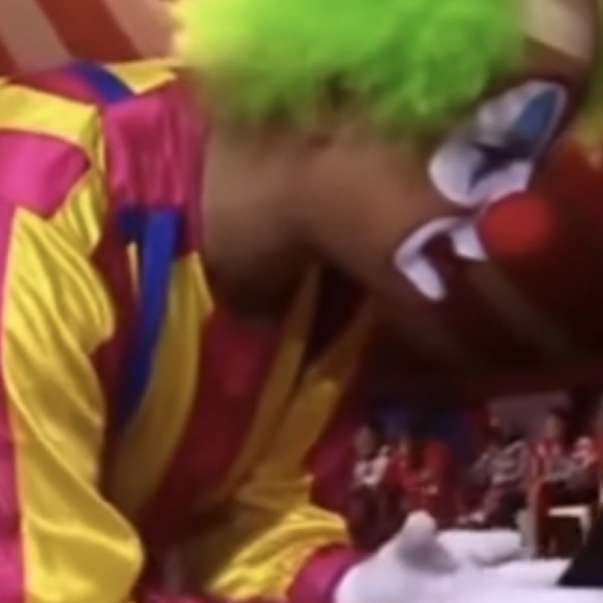 ¿Qué hay detrás del video viral en el que le explota la cabeza a un payaso en el circo?