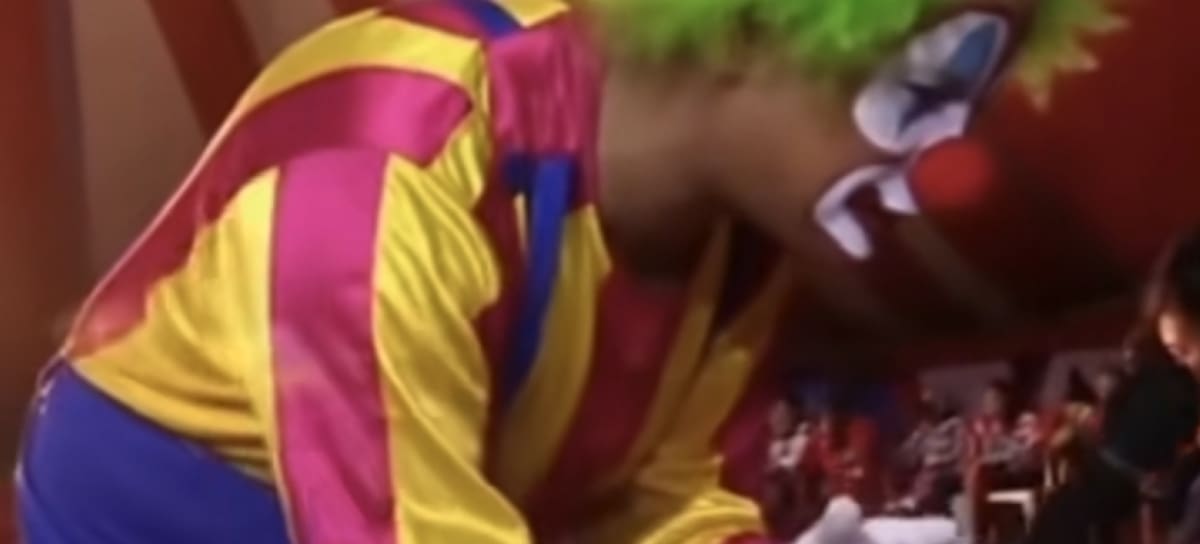 Payaso que le explota la cabeza se vuelve viral en internet