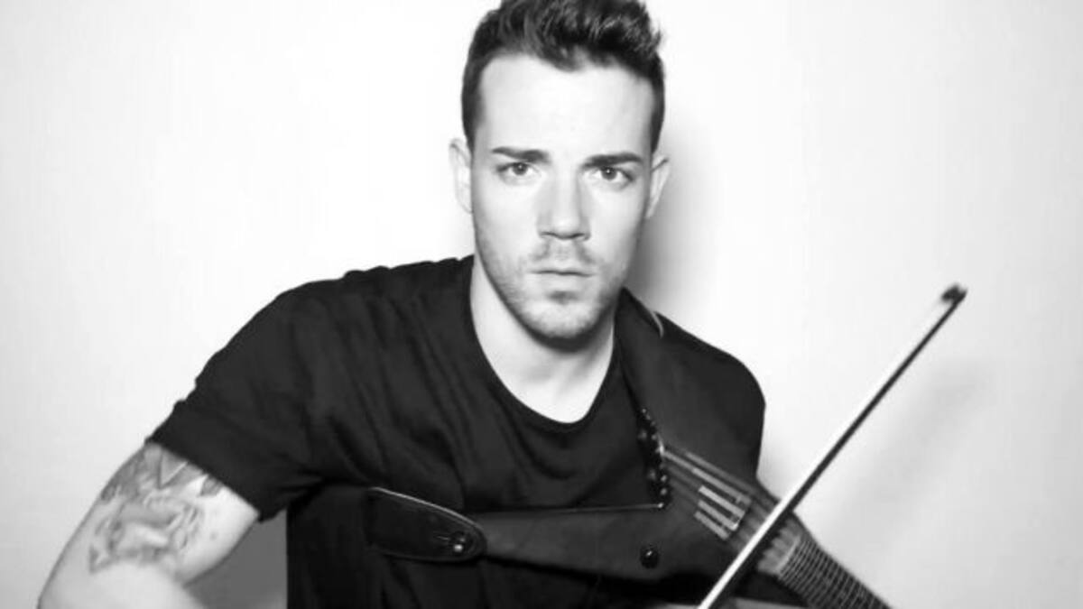 Toca "Súbeme la radio" en violín y se escucha ESPECTACULAR