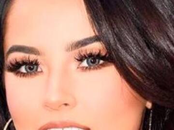 BECKY G SUBE AL ESCENARIO Y ENSEÑA DE MÁS