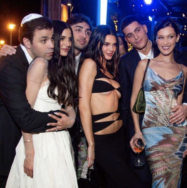 Vestido de Kendall Jenner en la boda de su amiga es criticado