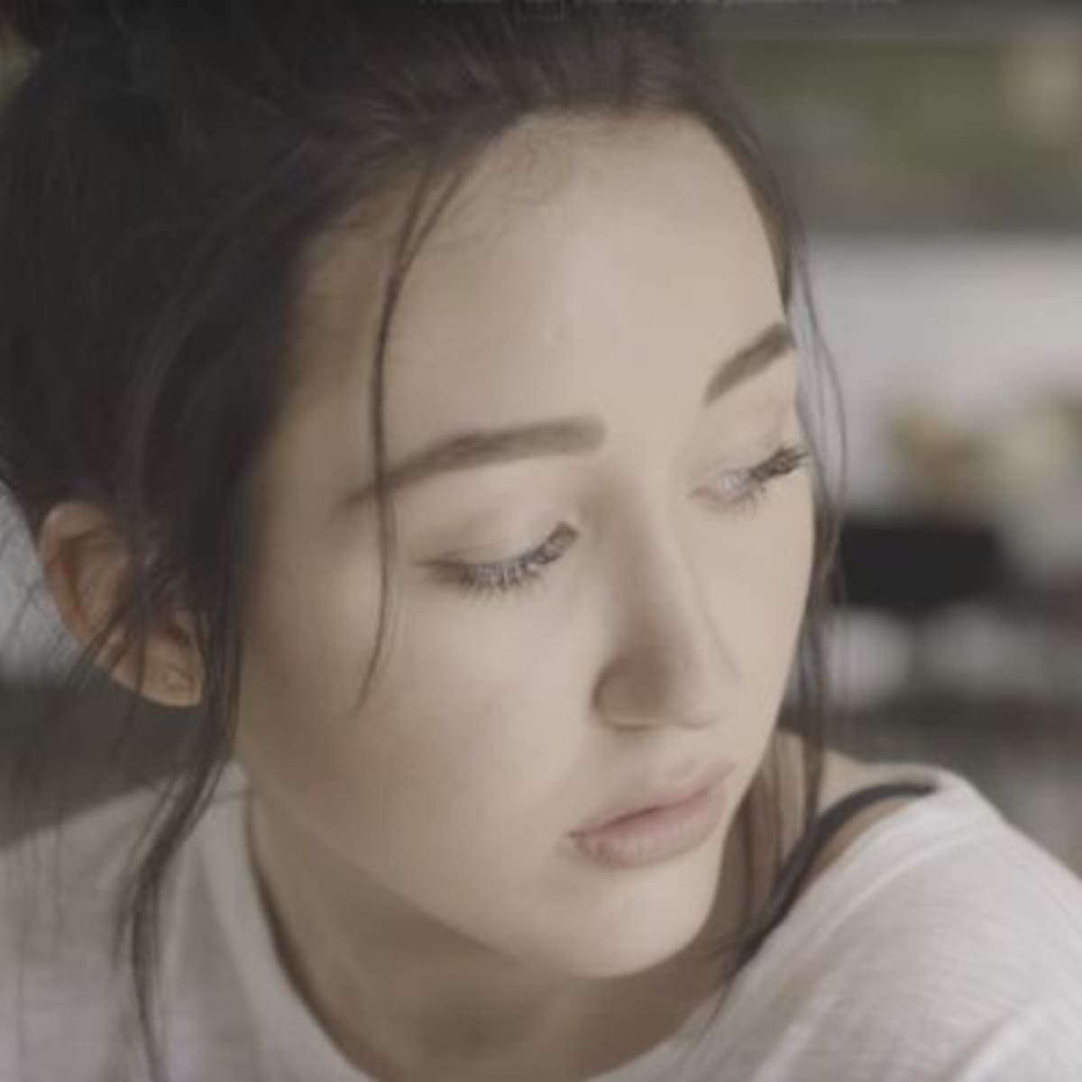 Hermana de Miley Cyrus se estrena como cantante