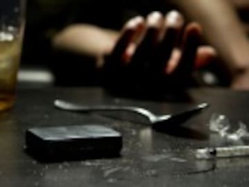 Dos amigos mueren al mismo tiempo, en distintos lugares