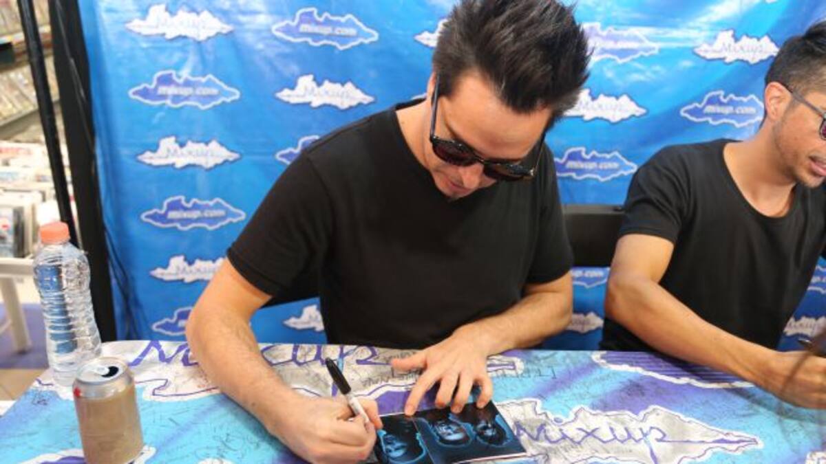 Así fue la firma de autógrafos de Moenia