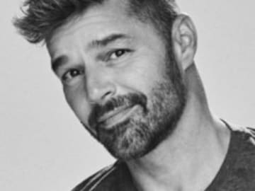 Censuran foto de Ricky Martin en la que aparece con su hijo