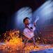 Artesano mexicano fabrica la guitarra de Coco