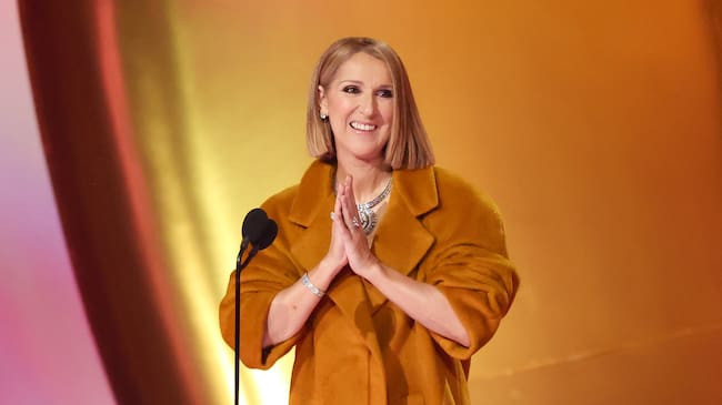 Celine Dion da un discurso en el escenario de los Premios Grammy de 2024