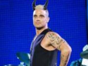 Robbie Williams demandado por acoso sexual