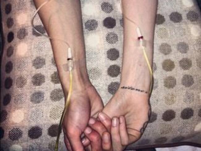 Cara Delevigne también presume inyectarse vitaminas