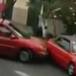 CONFLICTO VIAL HACE ENFURECER A #LADYCHOQUES Y DESTROZA UN AUTO