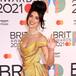 Dua Lipa rinde homenaje a Amy Winehouse copiando completamente su look