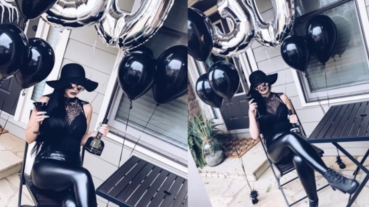 Mujer cumple 30 años y hace un funeral para despedir su juventud