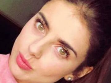 Michelle Renaud hace sensual sesión de fotos en traje de baño