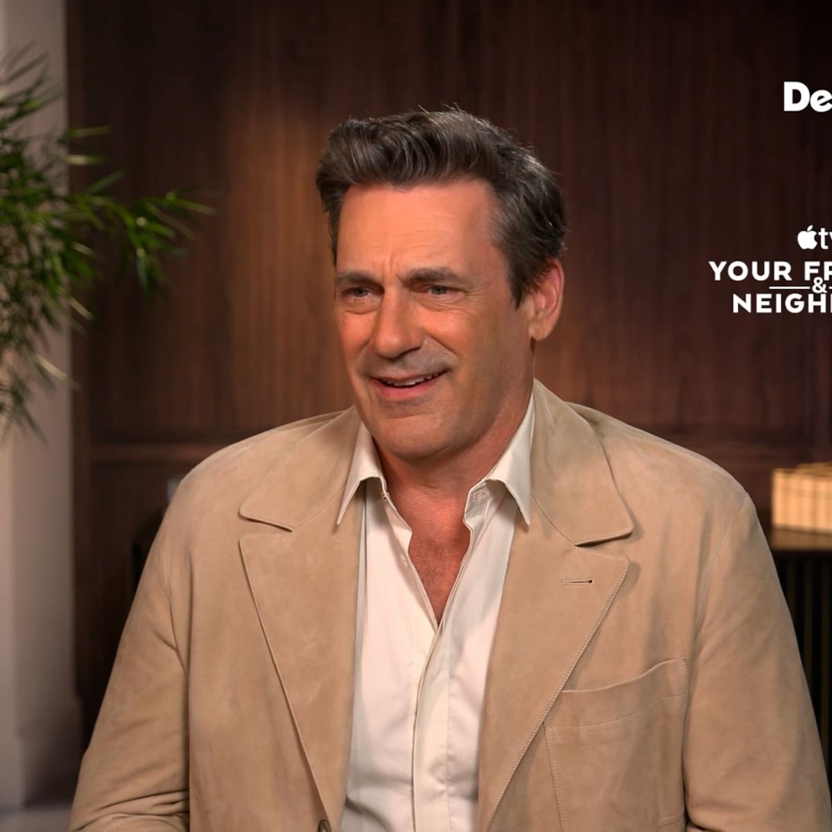 Your Friends & Neighbors: El momento viral de John Hamm es utilizado en su día a día