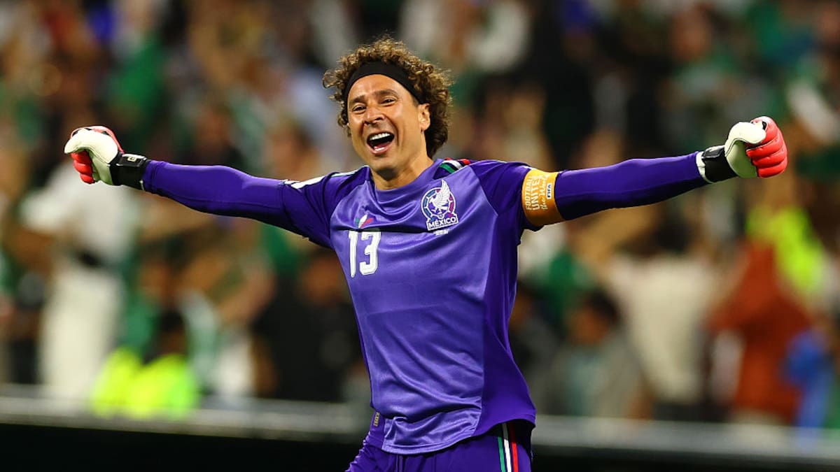 ¿Qué convirtió a Memo Ochoa en una figura inolvidable del Fútbol y por qué su trayectoria perdurará en el tiempo?