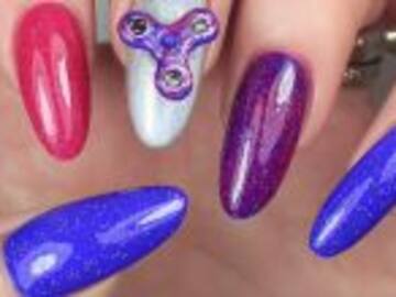 Manicure con ¡Fidget Spinner incluído!
