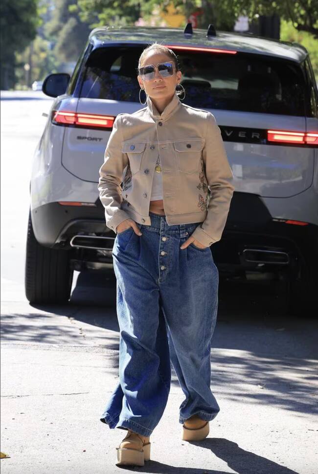 Jennifer López fue captada caminando con un semblante cabizbajo