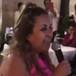 Madre e hija rapean en plena fiesta de XV años
