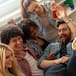 Amigos crean mini-ciudad para envejecer juntos y ser vecinos