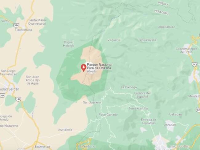 La línea puntiaguda que separa al estado de Veracruz y Puebla, parte justo a la mitad al Pico de Orizaba.